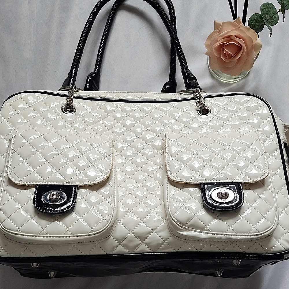 Elegant White Quilted Handbag